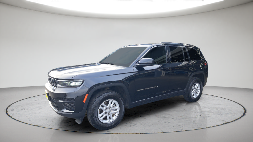 Used 2023 Jeep Grand Cherokee Laredo AWD/4WD image 1
