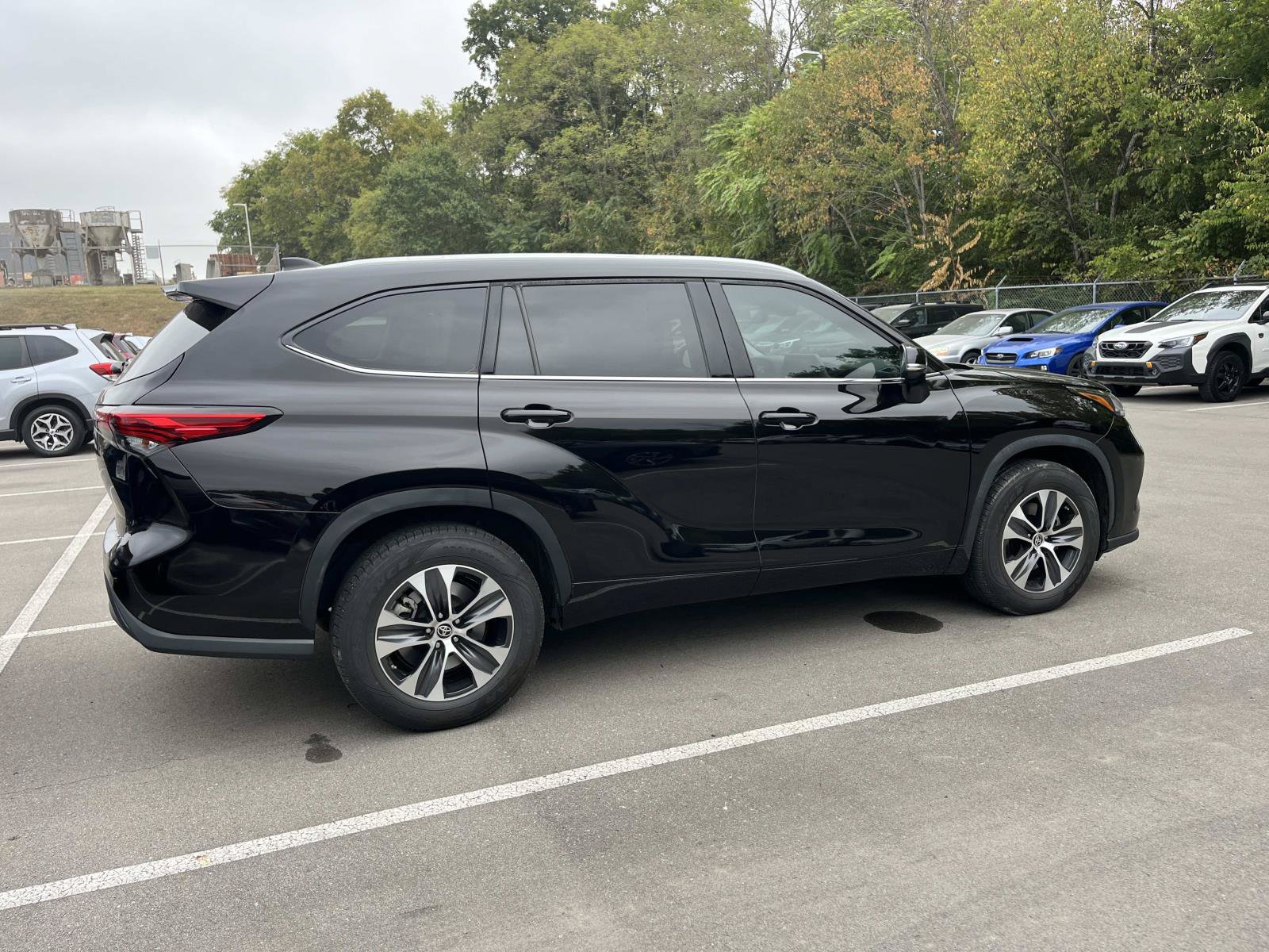 Used 2022 Toyota Highlander XLE FWD image 16