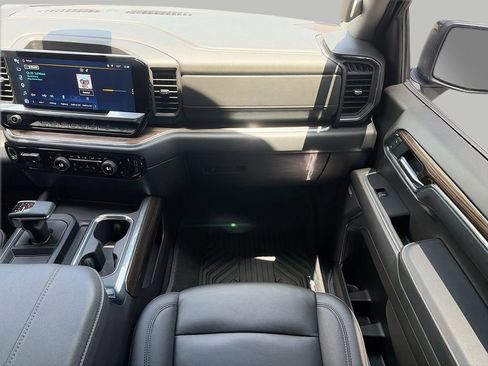 Used 2025 Chevrolet Silverado 1500 LT Trail Boss w/ Convenience Package II AWD/4WD image 12