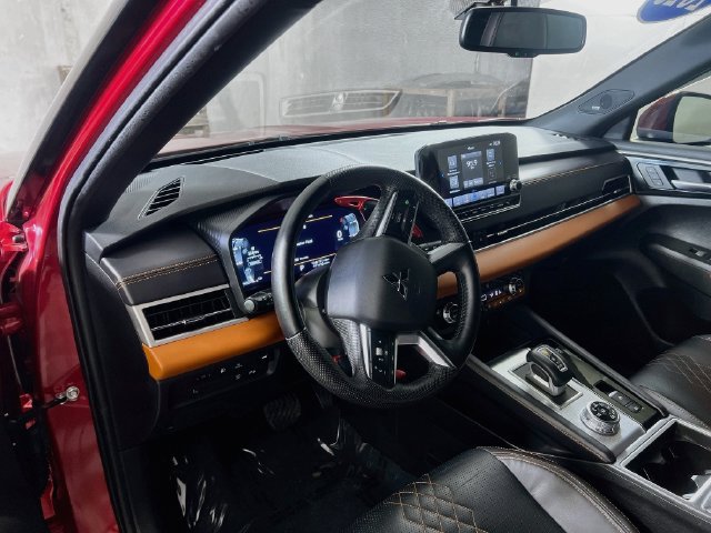 Used 2023 Mitsubishi Outlander SEL AWD/4WD image 11