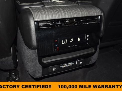 Certified 2024 Jeep Wagoneer L Series II w/ Flexible Seating Group AWD/4WD image 17