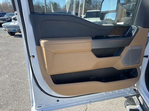 Used 2023 Ford F250 Lariat w/ Chrome Package image 26