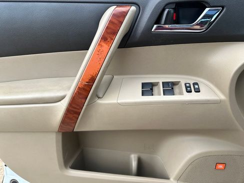 Used 2010 Toyota Highlander Limited w/ Extra Value Pkg 7 FWD image 13