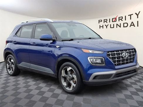 Used 2023 Hyundai Venue SEL image 3