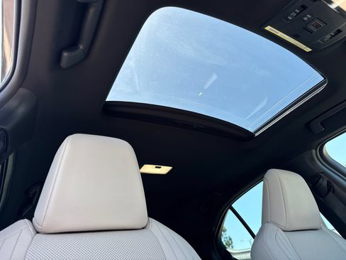 Used 2025 Lexus UX 300h AWD image 10