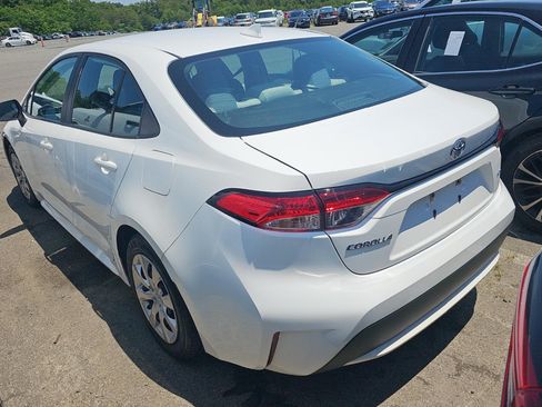 Used 2020 Toyota Corolla LE FWD image 5