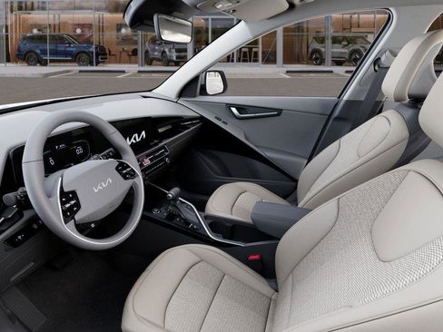 New 2025 Kia Niro EX image 17
