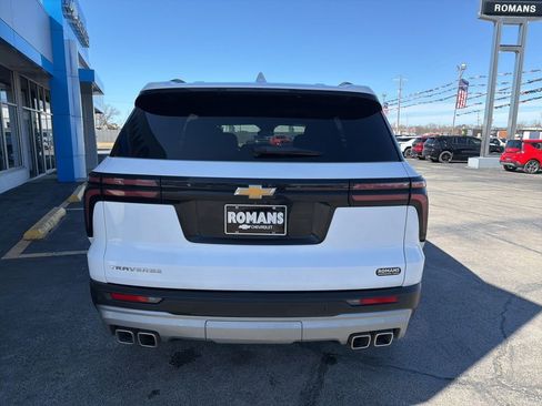 Used 2025 Chevrolet Traverse LT image 4