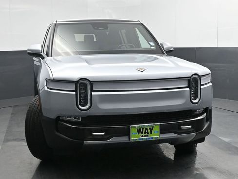 Used 2023 Rivian R1S Adventure image 8