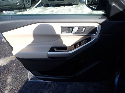 Used 2023 Ford Explorer XLT image 20