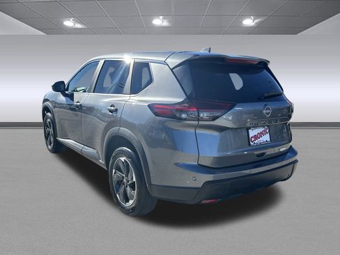 Used 2024 Nissan Rogue SV image 5