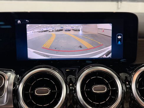 Used 2026 Mercedes-Benz GLB 250 image 32