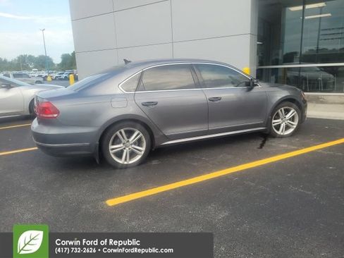 Used 2015 Volkswagen Passat TDI SEL Premium FWD image 4