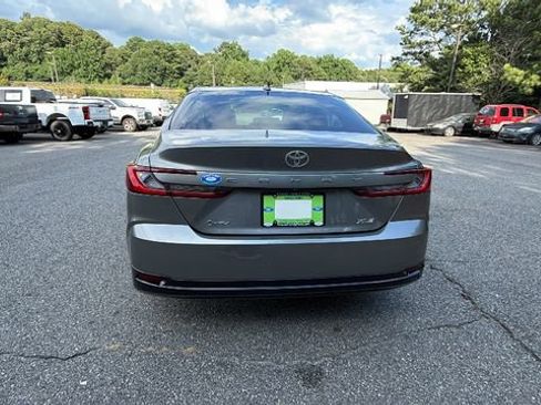 Used 2025 Toyota Camry XLE FWD image 6