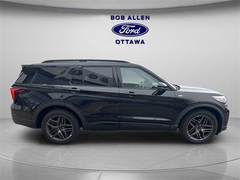 Used 2025 Ford Explorer ST-Line w/ ST-Line Street Pack image 6
