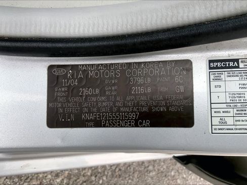 Used 2005 Kia Spectra LX image 36