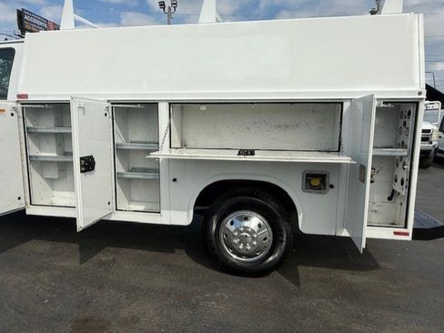 Used 2013 Ford E-350 and Econoline 350 Super Duty w/ Class I Trailer Tow Pkg image 10