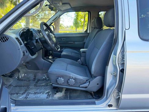 Used 2004 Nissan Frontier S/C image 16