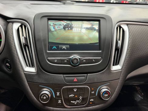 Used 2018 Chevrolet Malibu LS FWD image 28