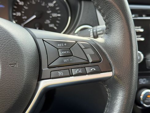 Used 2017 Nissan Rogue SV image 13