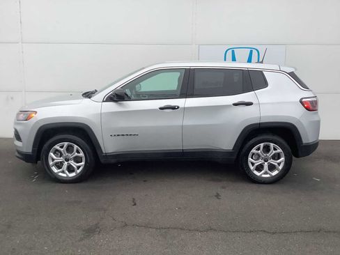 Used 2025 Jeep Compass Sport image 2