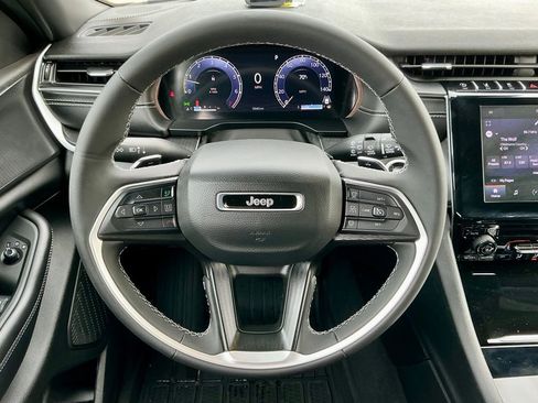 Used 2025 Jeep Grand Cherokee L Laredo image 37