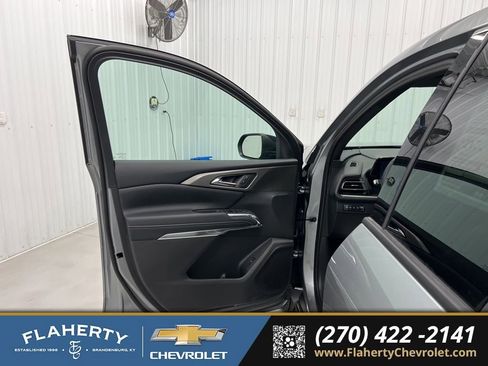 New 2026 Chevrolet Traverse LT w/ Driver Confidence Package AWD/4WD image 8
