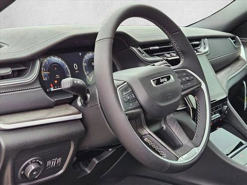 New 2025 Jeep Grand Cherokee Limited image 3