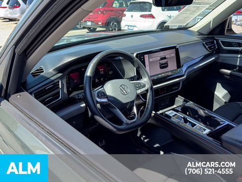 Used 2024 Volkswagen Atlas Peak Edition SE AWD/4WD image 12