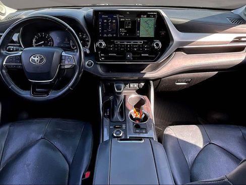 Used 2021 Toyota Highlander Platinum image 16
