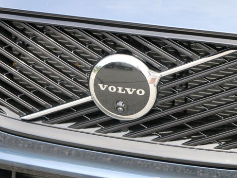 Used 2026 Volvo XC60 B5 Plus w/ Protection Package Premier AWD/4WD image 12