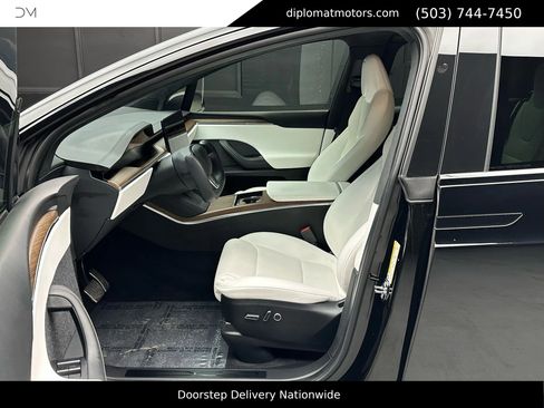Used 2023 Tesla Model X image 17