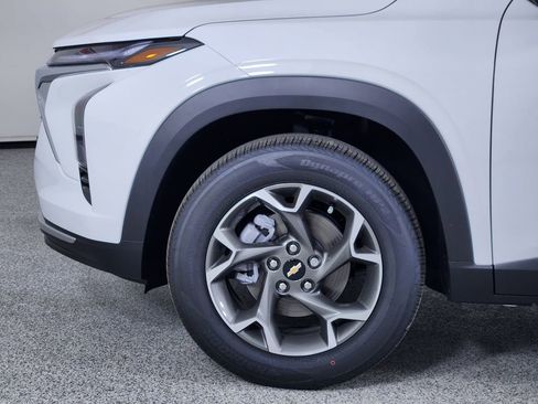 New 2026 Chevrolet Trax LT w/ Driver Confidence Package image 9