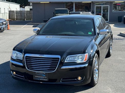 Used 2014 Chrysler 300 C image 2