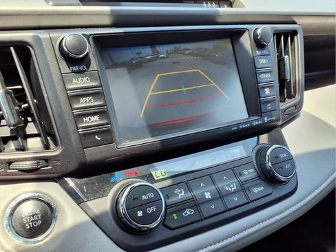 Used 2018 Toyota RAV4 XLE FWD image 16