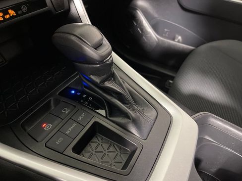 Certified 2021 Toyota RAV4 LE FWD image 22