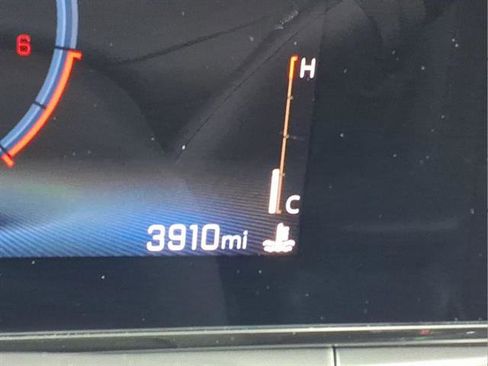 Certified 2024 Chevrolet Trax LT w/ Sunroof Package image 23