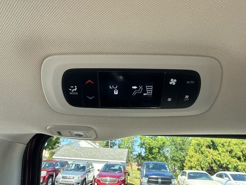 Used 2023 Chrysler Pacifica Limited w/ Uconnect Theater Family Group AWD/4WD image 18