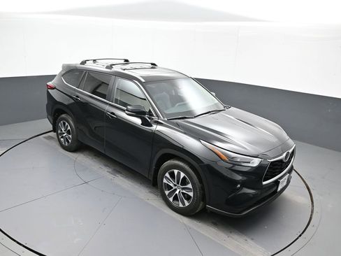 Certified 2023 Toyota Highlander XLE image 37