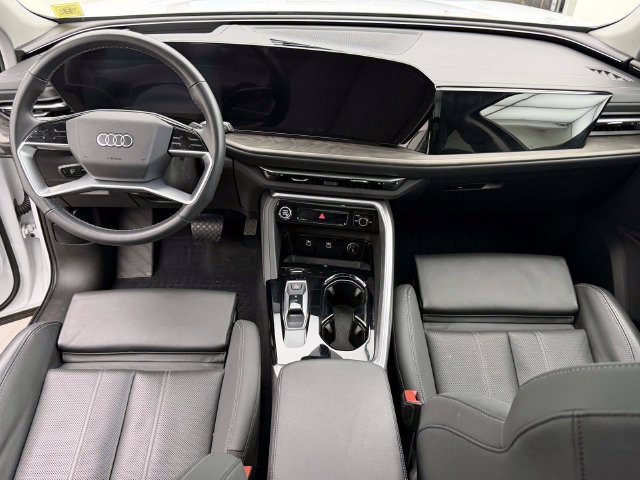 Used 2025 Audi Q5 Premium Plus w/ Premium Plus AWD/4WD image 13