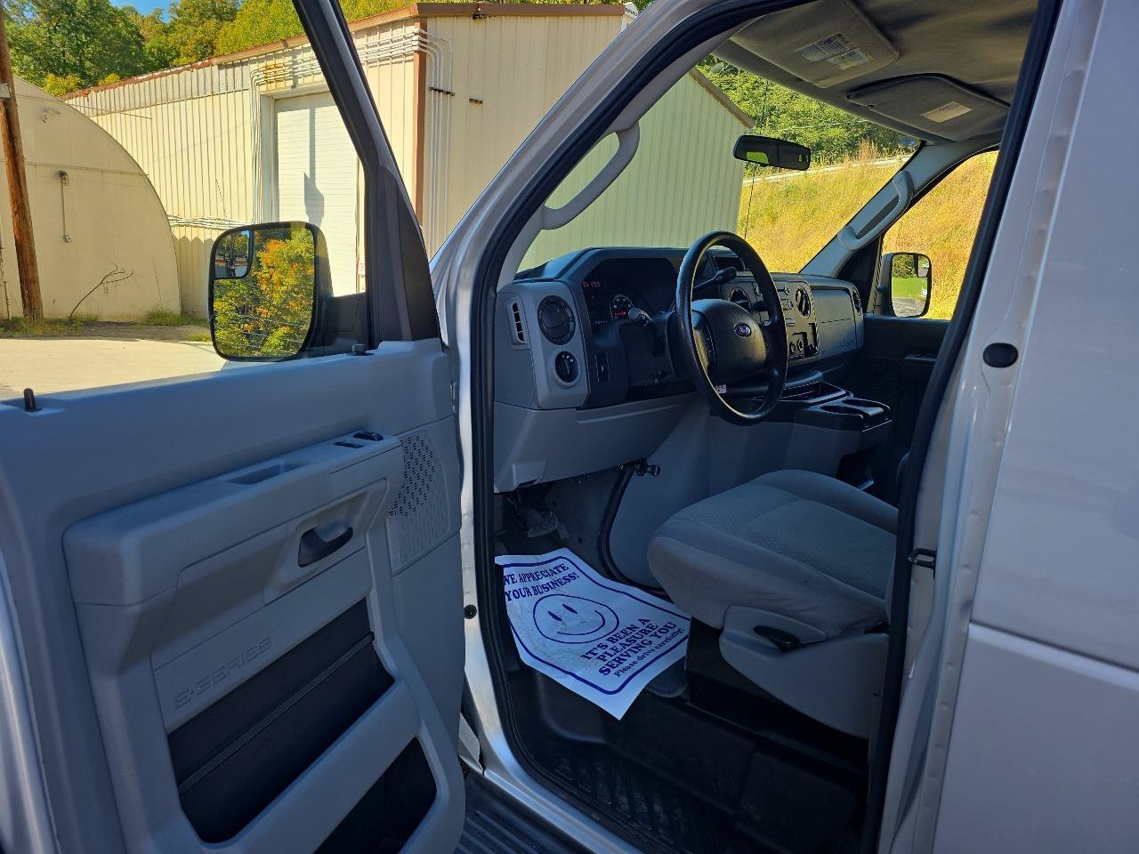 Used 2010 Ford E-350 and Econoline 350 XL RWD image 7