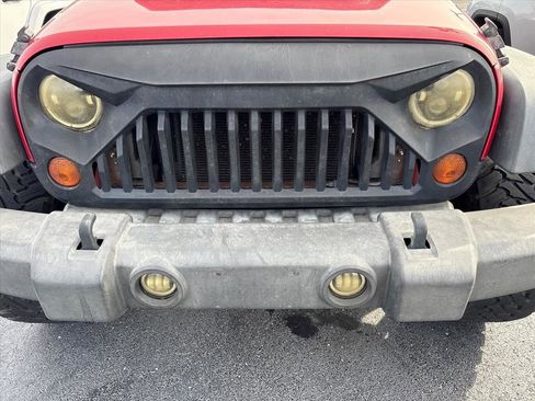 Used 2010 Jeep Wrangler Unlimited Sport image 7