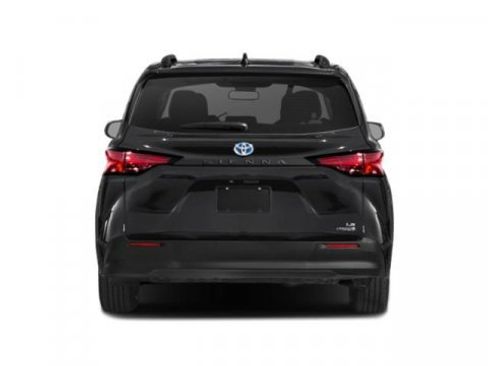 Used 2024 Toyota Sienna LE image 5