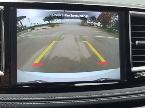 Used 2023 Chrysler Pacifica Touring-L image 19