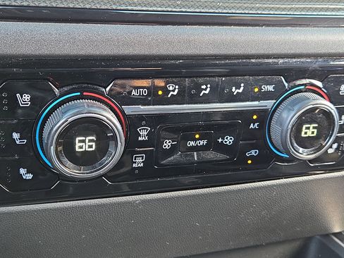 Used 2022 Chevrolet Silverado 1500 ZR2 image 26