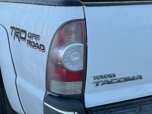 Used 2015 Toyota Tacoma PreRunner image 15