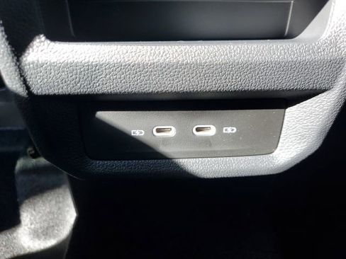 New 2026 Volkswagen Taos SE image 12