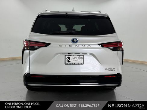 Used 2024 Toyota Sienna Platinum FWD image 7