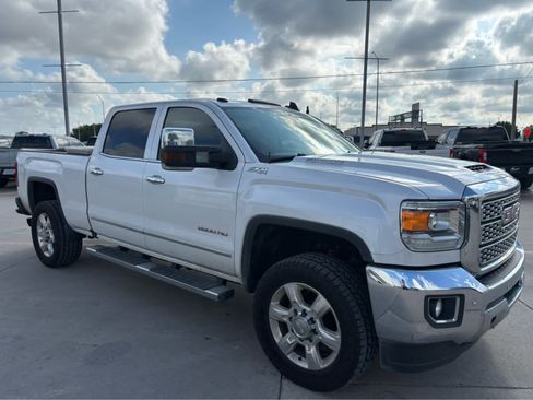 Used 2018 GMC Sierra 2500 SLT w/ Duramax Plus Package AWD/4WD image 4