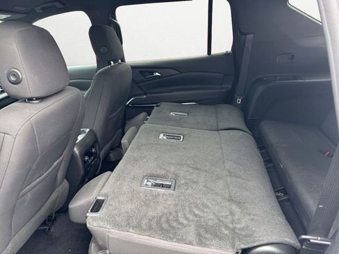 Used 2024 Chevrolet Traverse LS FWD image 23